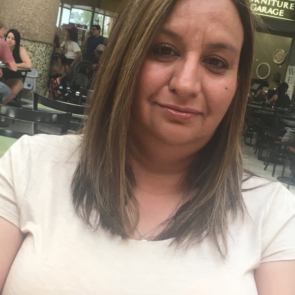 Meet your Posher, Adriana - Picture 1 of 1